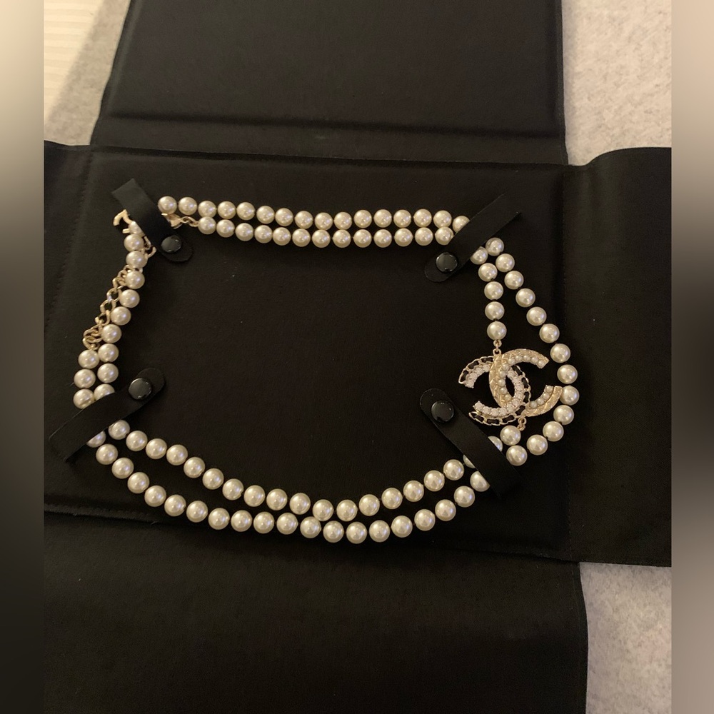 Collectible authentic Pearls long  authentic  Chanel  Necklace, brand new! - Picture 7 of 17